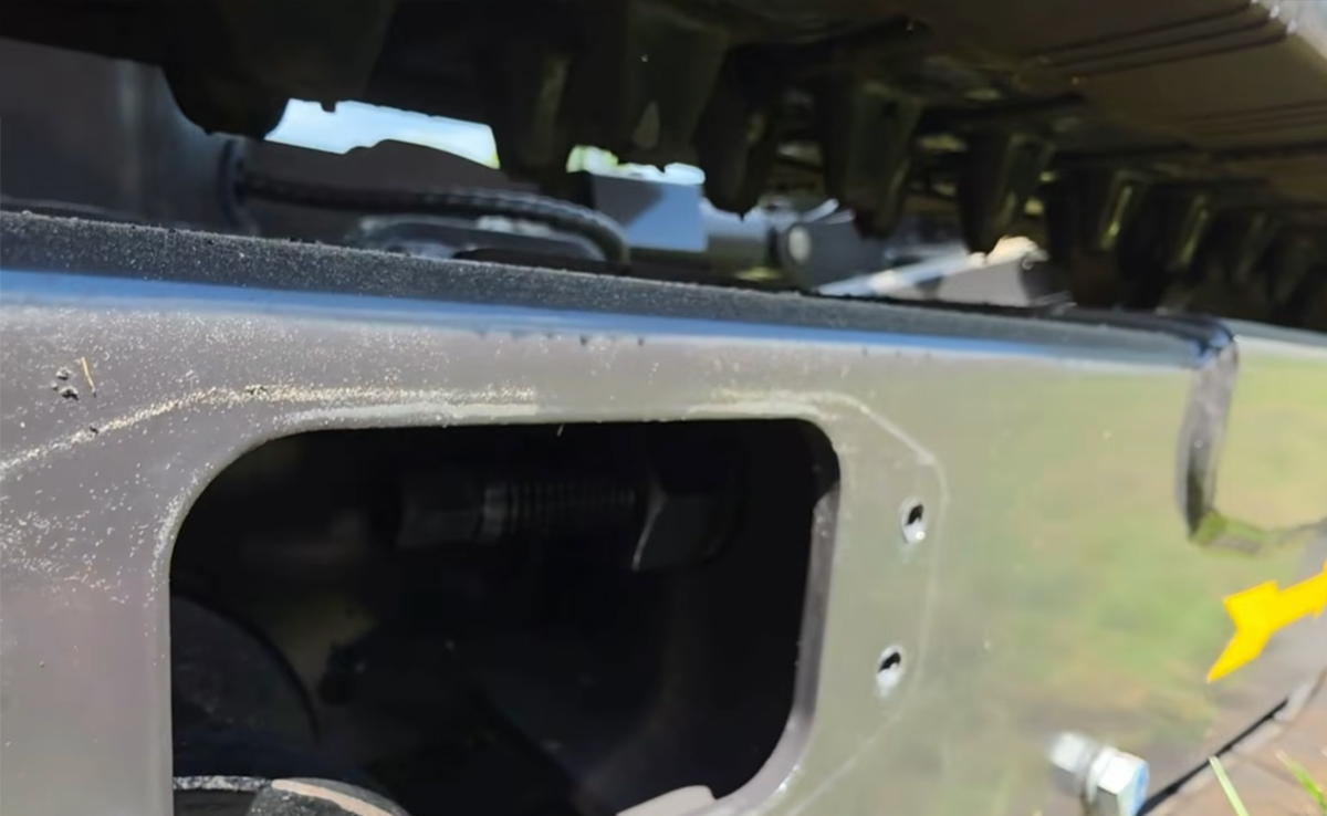 Come controllare e regolare la tensione del cingolo del minidumper.jpg