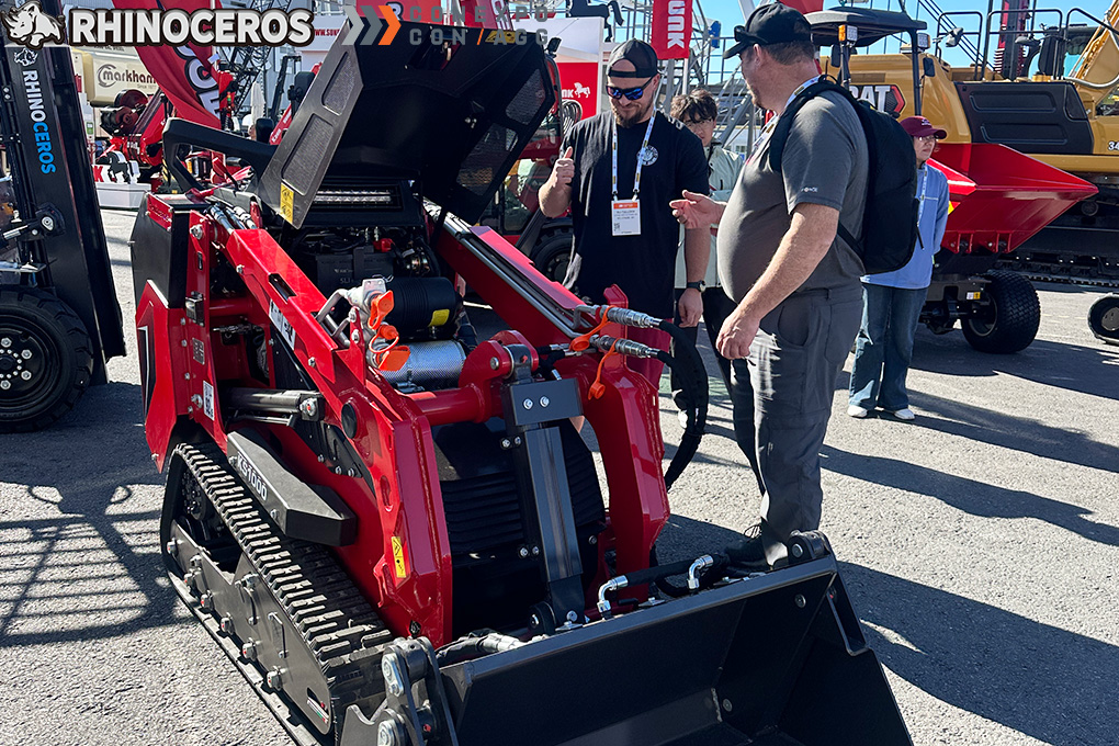 La minipala Rhinoceros KS1000 e il carrello elevatore KS627 attirano visitatori al CONEXPO 2026.